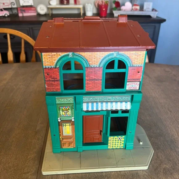 Vintage 1974 Fisher-Price Sesame Street clubhouse with figurines. - Picture 3 of 16